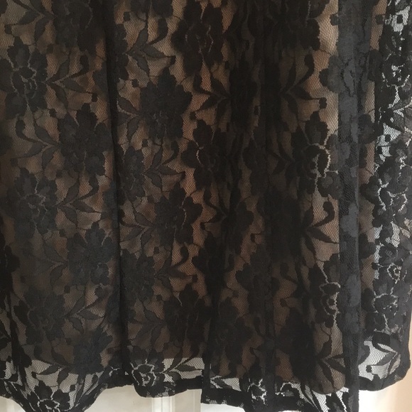 Sharagano lace skirt - Picture 2 of 3